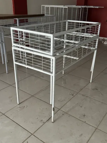 Cestos metálicos para loja 