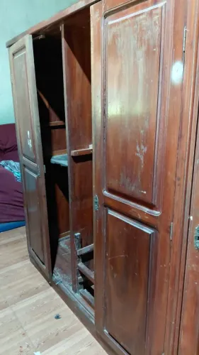 Vende-se guarda roupa de madeira