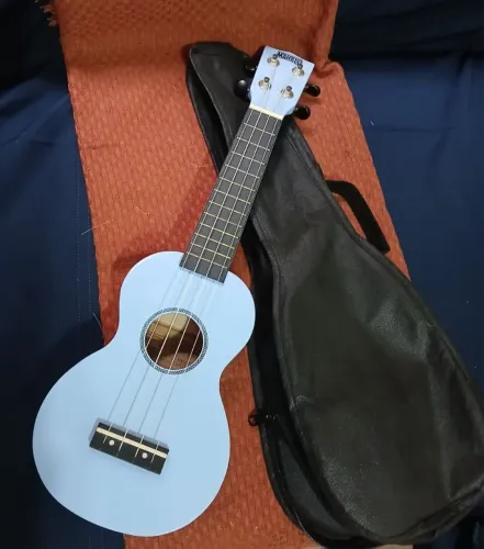 Ukulele Mahalo Soprano Azul + Capa - Estado de Novo | R$ 250
