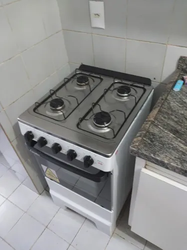 Fogão Esmaltec 4 bocas já adaptado para gás canalizado