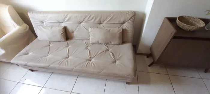 SOFÁ-CAMA 3 POSIÇÕES SUEDE BEGE - ESTADO DE NOVO (SEM DETALHES)