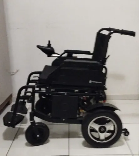 Cadeira de roda elétrica