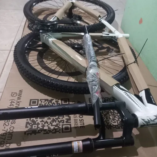 Vendo, uma bicleta shimano ! nova na caixa. Números pra contato 83 9 *