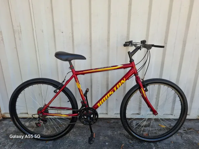 BICICLETA HOUSTON FOXER ARO 26/21 MARCHAS.(SEMI-NOVA - 2026)(POSSO ENTREGAR)<br>