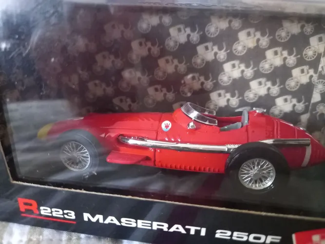 Miniatura F1 Maserati 250F escala 1/43