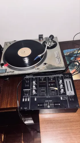 Kit DJ/Vinil: Technics + Pioneer DJM-300 + Ortofon Pro S