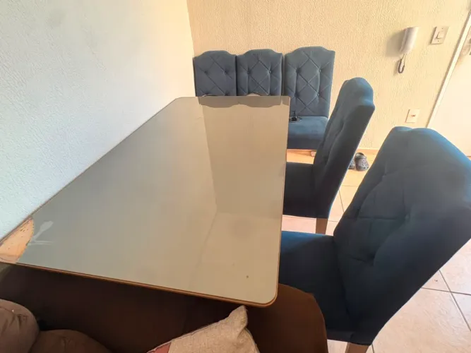 Mesa de jantar  com 6 lugares 