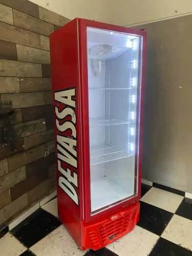 Vendo cervejeira porta de vidro 220 volts 450 litros funcionando perfeitamente
