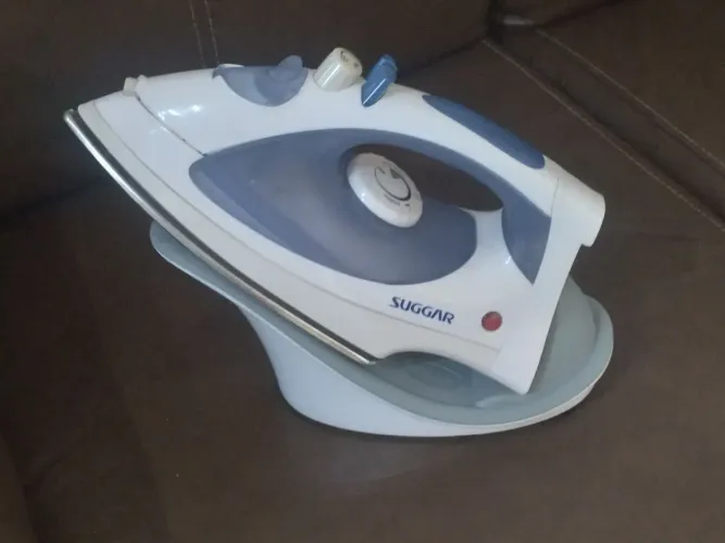 Ferro de Passar Roupa a Vapor e a Seco * (SUGGAR) * 127V