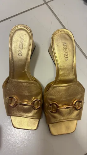 Sandália Arezzo 34 dourada