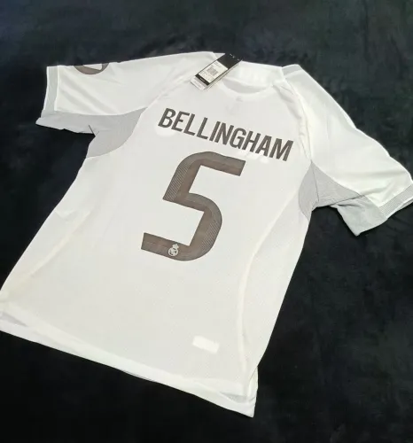 Camisa do Real Madrid 25/26 personalizada do Bellingham 5 modelo jogador player completa