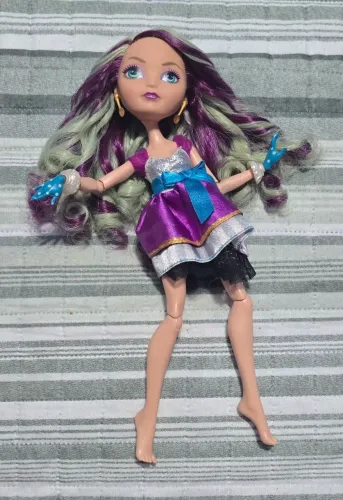 Sucata Madeline Hatter (Maddie) Básica Wave 1 Ever After High