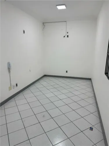 Sala comercial grande, sem taxa de condomínio
