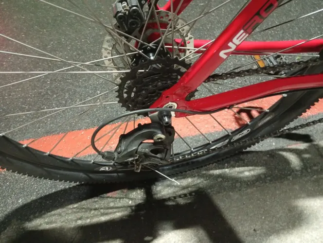 Bike aro 29 n°21 toda na Shimano, vermelha recém montada