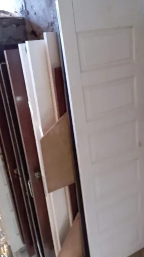 VENDEMOS PORTAS COMPLETAS DE 70CM E 60CM COM ADUELAS E FECHADURA... 