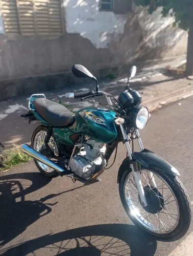 Vendo moto CG 125 toda revisada documento ok troco por carro também