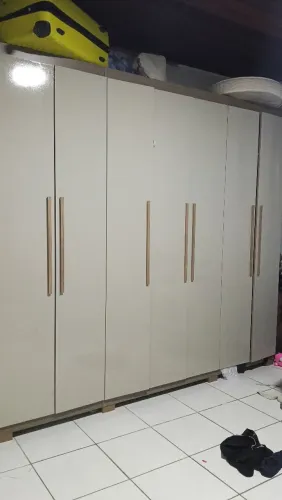 Guarda roupas 7 portas