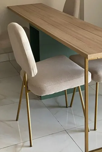 Mesa em MFD cor madeira