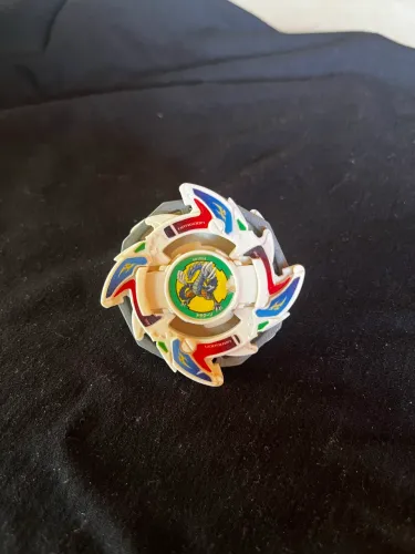 Beyblade Dragoon V - Bakuten Shoot - Takara Tomy