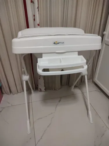 Banheira Burigotto com trocador semi-novo 6m de uso
