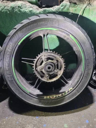 Roda traseira CB300