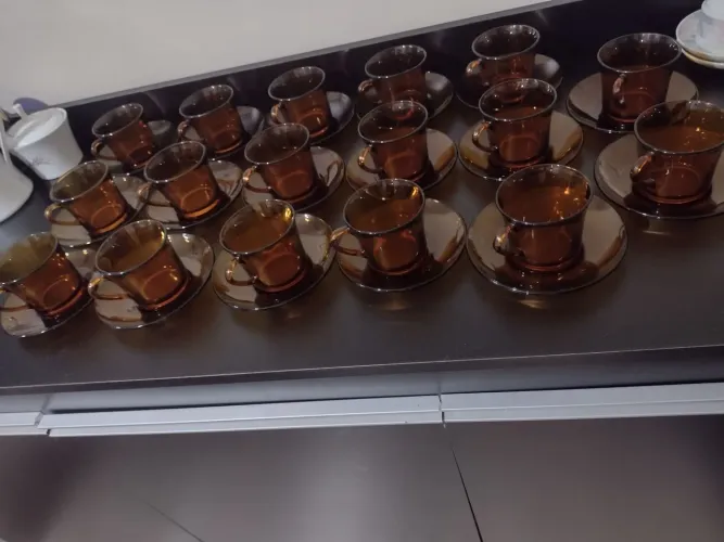 Jogo com 17 xícaras de chá duralex