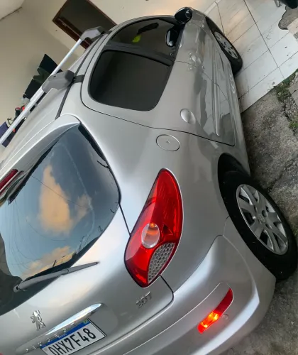 Peugeot 207 XR 1.4 Flex 8V 5P 2013