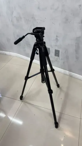Tripé Hidráulico Profissional DigiPod Tr688 Foto Video Suave<br><br>R$200,00