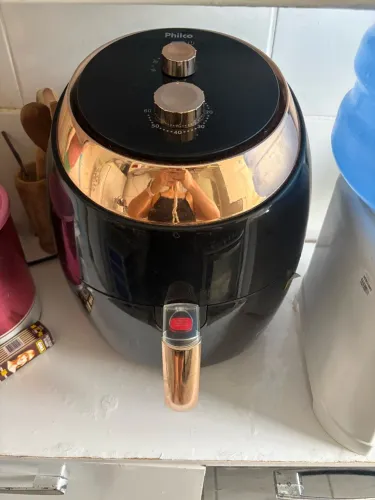 VENDO AIR FRYER PHILCO 6,5L COM MENOS DE 1 ANO DE USO.