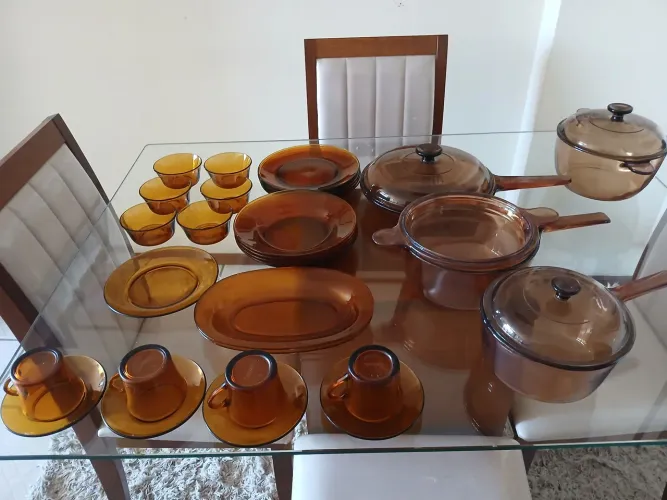 Pratos,, xicaras, , travessas, taças sobremesa  Duralex âmbar e panelas Vision