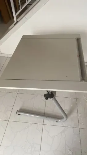 Mesa para projetos e desenho com régua paralela