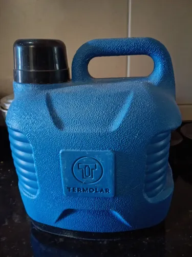 Estou vendendo essa garrafa térmica