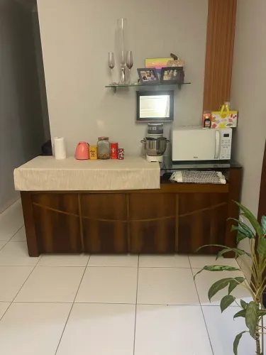 Balcão Buffet / Aparador de Madeira com Prateleiras e Gavetas - Conservado!