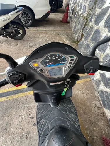 Moto Suzuki haujer VR 150