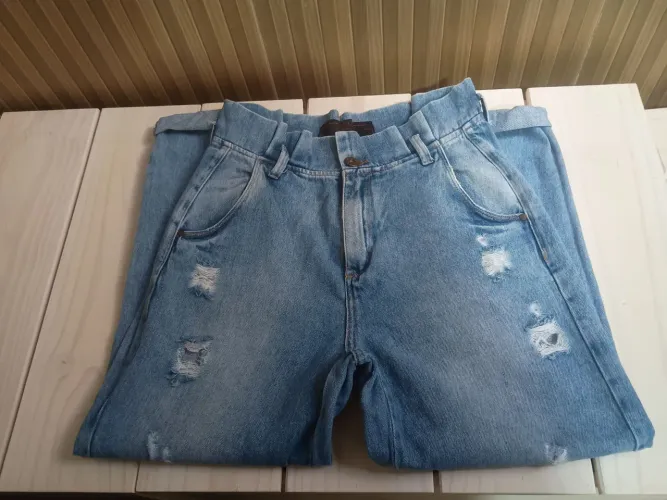 Calça jeans Tam 40, sem Lycra.