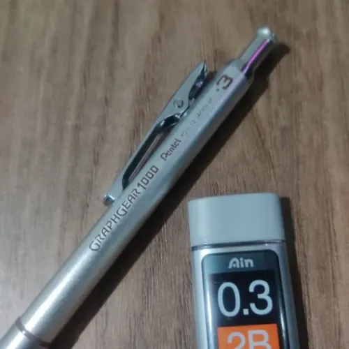 Lapiseira pentel profissional + grafite