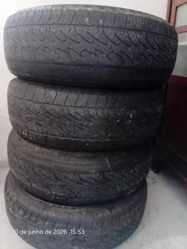 Pneus meia vida pra carros tipo caminhonetes