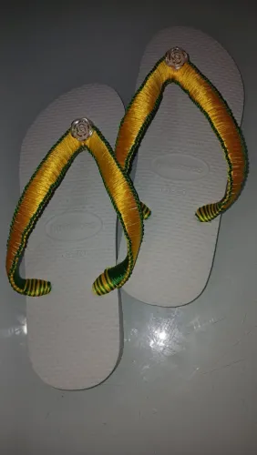 Lindas sandálias havaianas Decoradas Brasil?