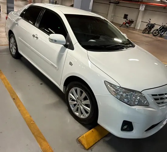 Toyota Corolla Altis 2.0 Flex 16V Aut. 2014
