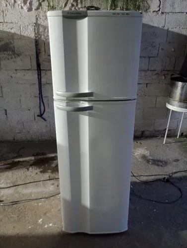 SM vende-se geladeira Electrolux