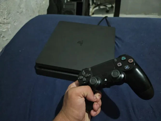 PS4 Slim 1TB + Controle