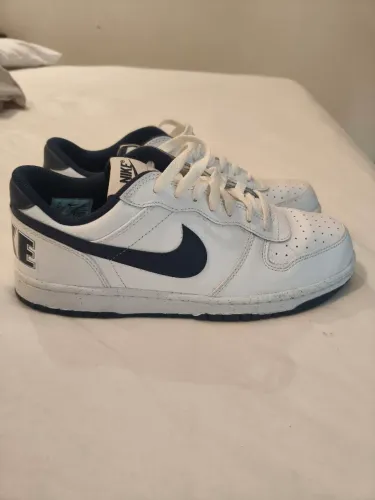 Tênis NIKE original 41 usei 2x.
