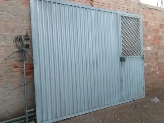 Portão para garagem com social embutido 2,10 x 2,60 m