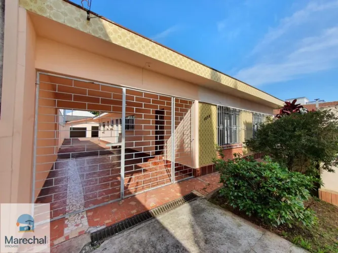 Casa Residencial com 4 quartos para alugar por R$ 3800.00, 180.00 m2 - BOQUEIRAO - CURITIB