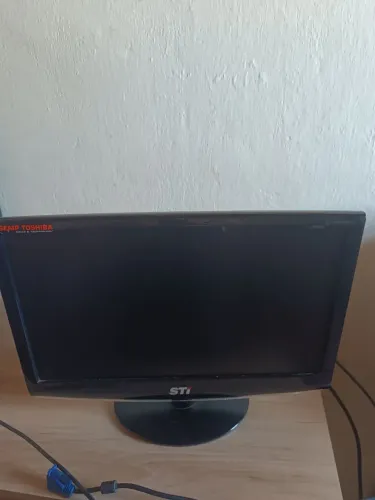 Monitor STI em perfeito estado