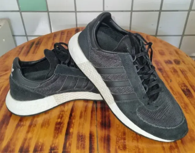 Adidas Marathon Tech - numeração 40,5 BR.
