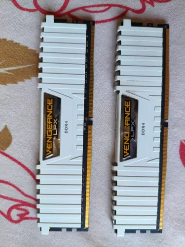 Memória RAM Corsair Vengeance LPX White 16GB (2x8GB) DDR4 3000MHz CL15