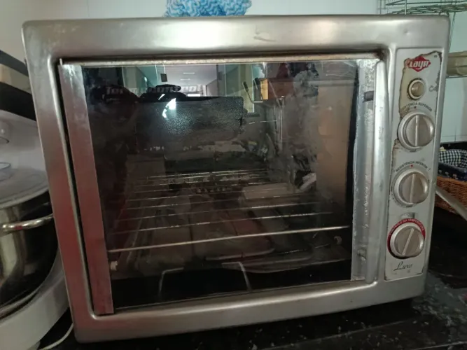Vendo 2 fornos Layr, usados, funcionando normalmente, mas precisando de pequenos reparos