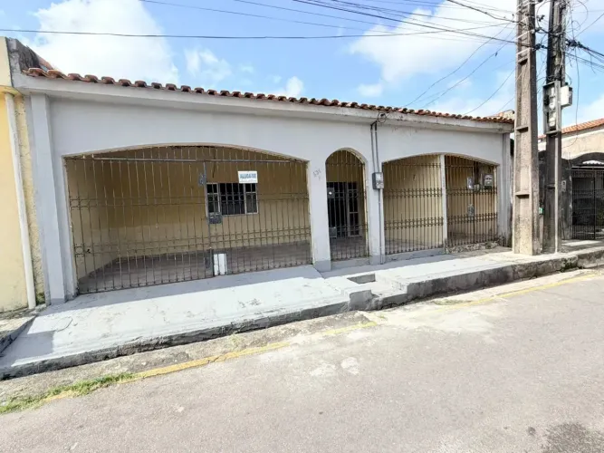 Alugo Casa de 2 suitres na CN 08