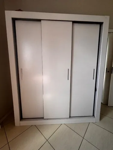 Vende-se guarda roupa de casal